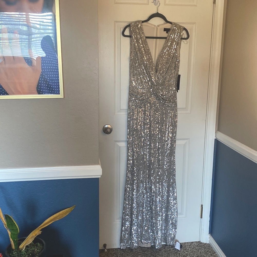 Nwt Aqua Dresses Long Sleeveless Silver Sequin Gown Size 6